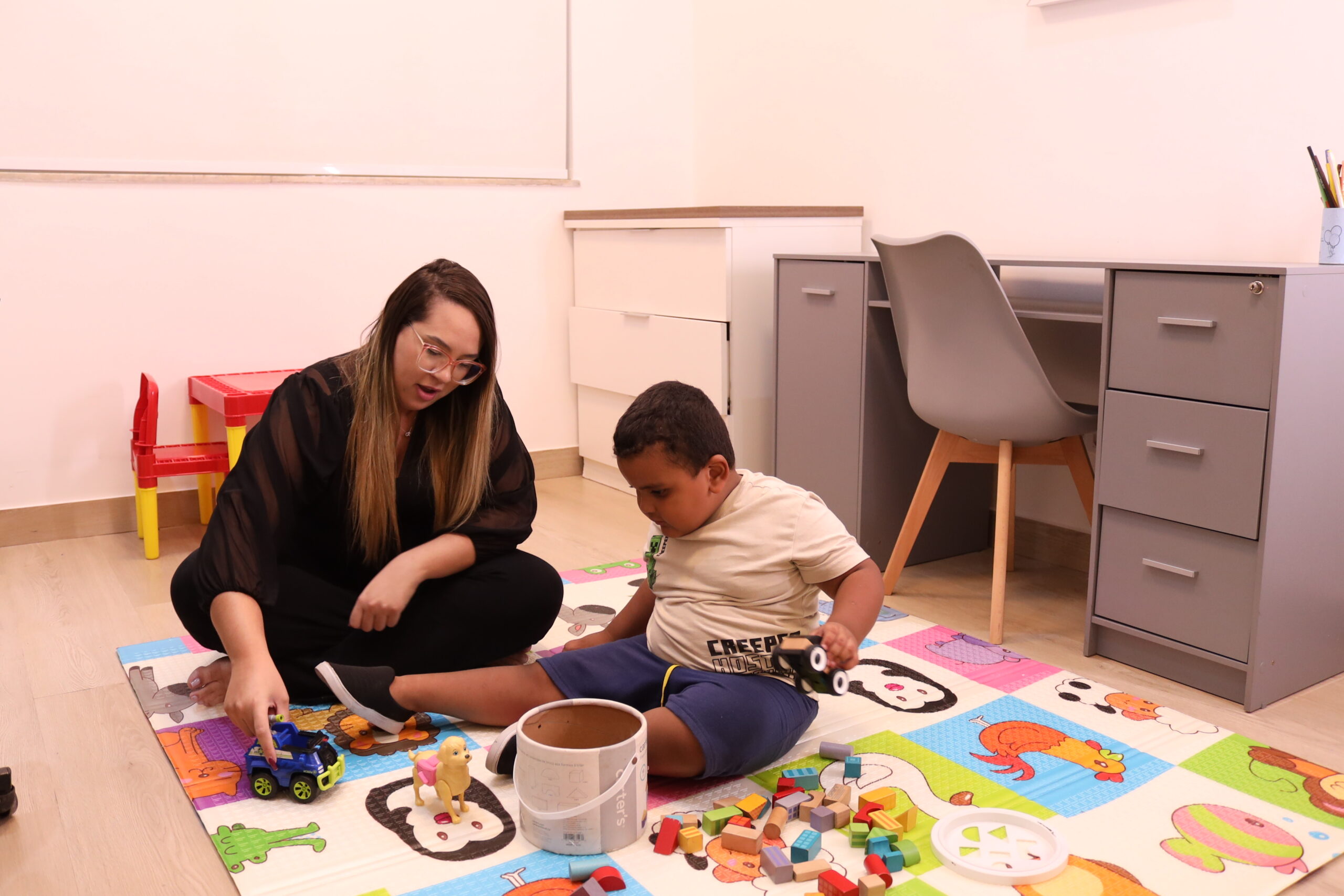 Ambiente acolhedor para crianças na Clínica Saúde Agora